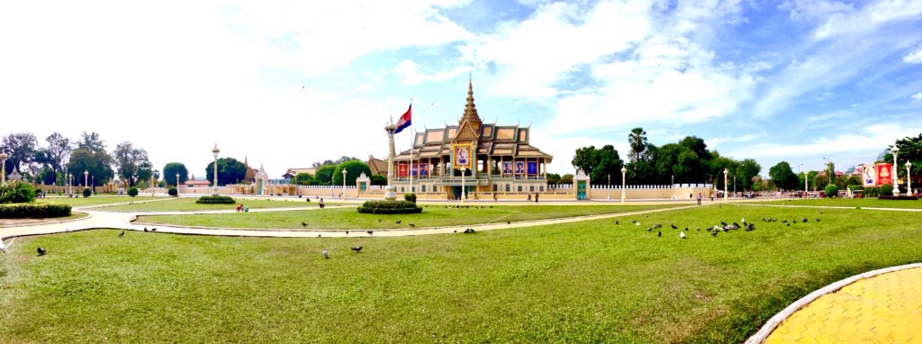 カンボジアの王宮前広場