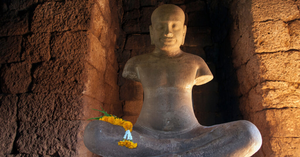 ジャヤヴァルマン7世の坐像