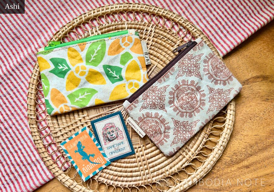 「Ashi」で販売されているバナナペーパーのミニポーチ。耐水性もあって、とても丈夫
