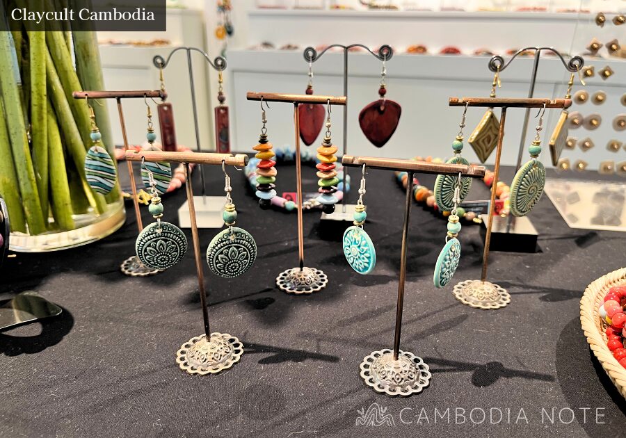 シェムリアップの「Claycult Cambodia」のおしゃれなピアス