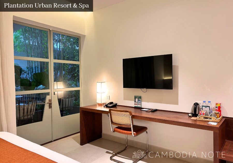 Plantation Urban Resort & Spaの客室。清潔感があり広々とした空間で、バルコニー付きの快適な滞在が楽しめる