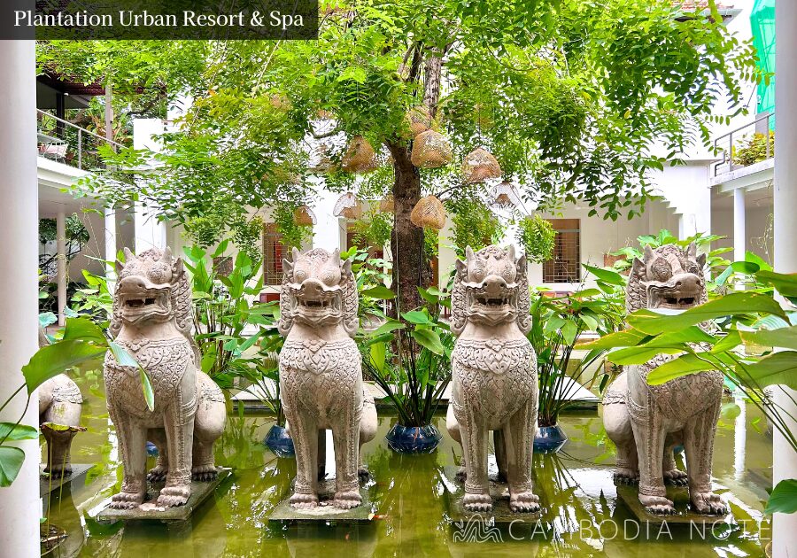 プノンペン中心部にあるPlantation Urban Resort & Spaのホテルエントランス。洗練されたデザインと緑が映える入り口