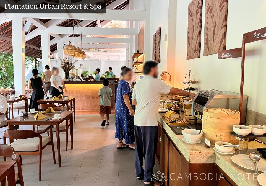 Plantation Urban Resort & Spaの朝食。フルーツやチーズ、洋食からアジア系まで種類豊富で満足度の高いメニュー