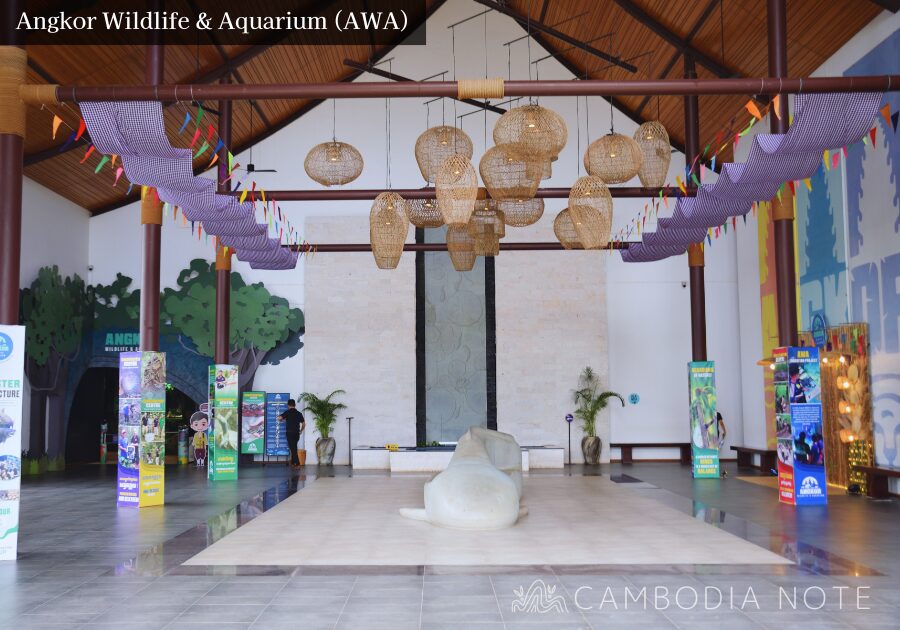 シェムリアップ郊外にあるAngkor Wildlife & Aquariumの施設外観とエントランス