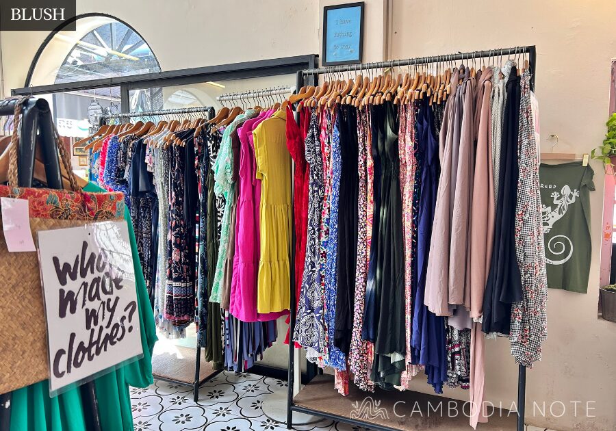 BLUSH（ブラッシュ）の店内。明るい照明の中にワンピースやシャツが並ぶ、温かみのあるローカルブランドの内装