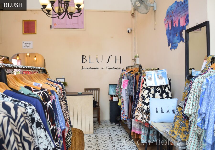 BLUSH（ブラッシュ）の店内。明るい照明の中にワンピースやシャツが並ぶ、温かみのあるローカルブランドの内装