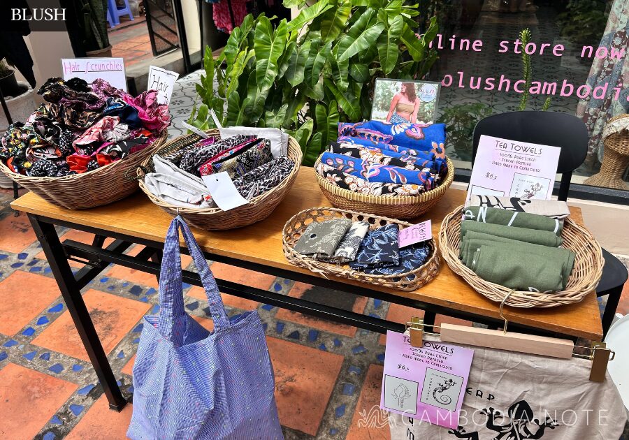 BLUSHのエコバッグ。カラフルな柄が特徴の、折りたためる軽いサブバッグ