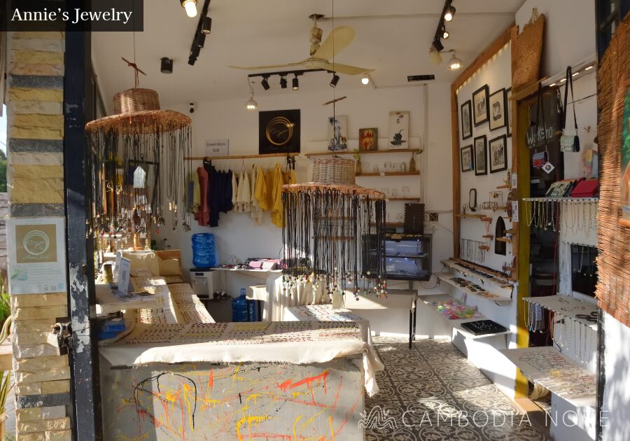 シェムリアップのアクセサリーショップ Annie’s Jewelry 。落ち着いた雰囲気のおしゃれな店舗