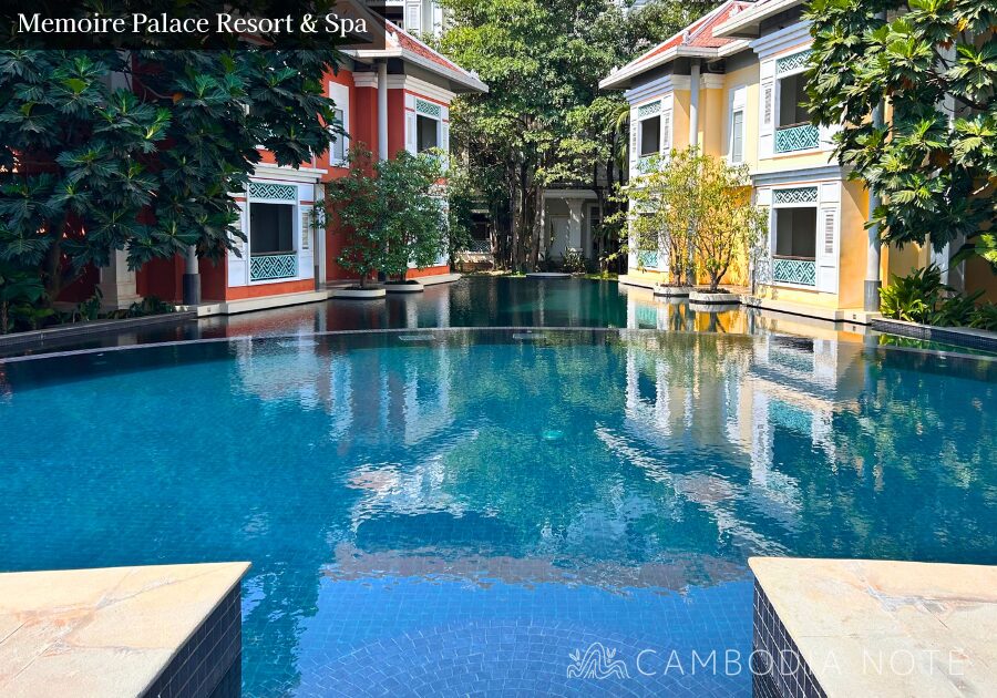 Memoire Palace Resort & Spaの大型プール。開放感があり、水面にカラフルな建物が映り込む写真映えする空間