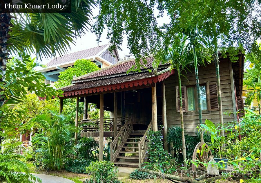 木造ヴィラが並ぶシェムリアップのホテル「Phum Khmer Lodge」のロッジ外観