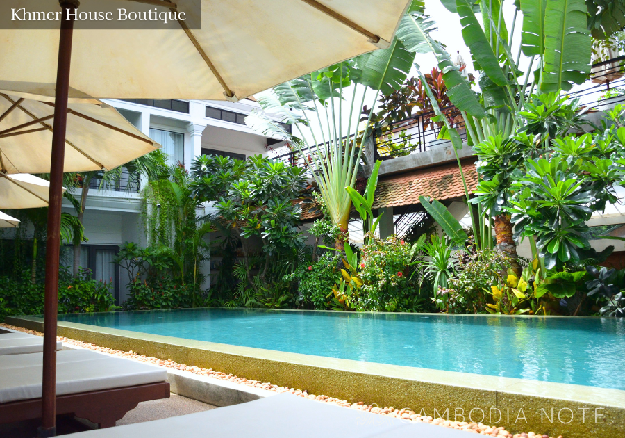 南国の緑に囲まれたKhmer House Boutiqueの屋外プール