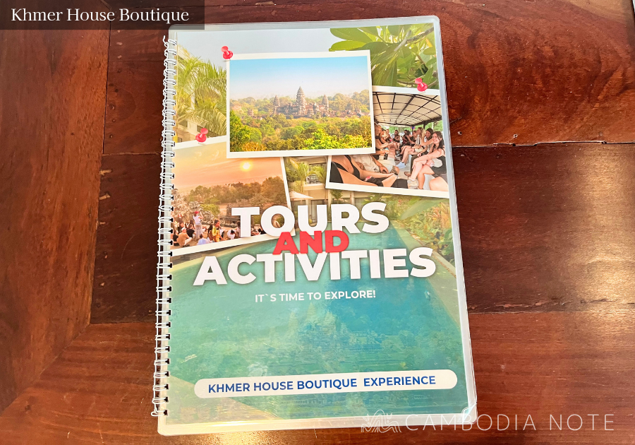 Khmer House Boutiqueの客室に置かれたツアー・アクティビティ案内