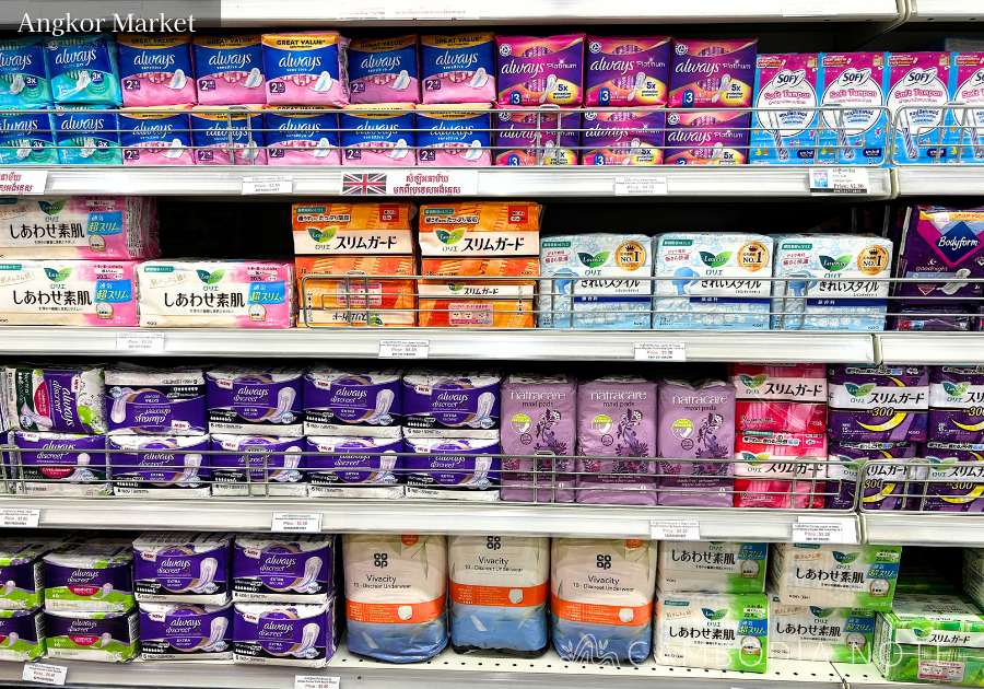 シェムリアップのAngkor Marketで販売されている生理用品売り場